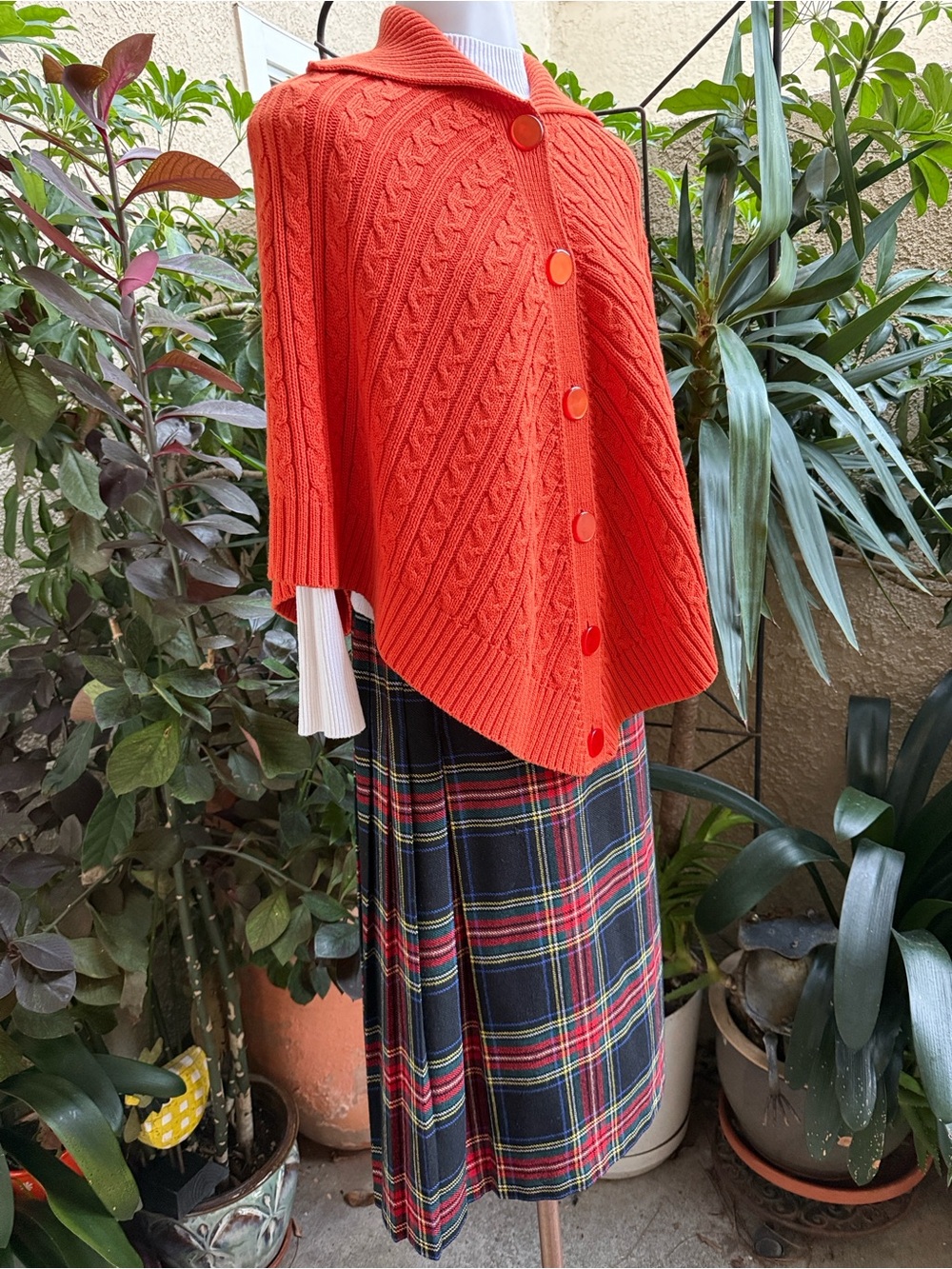 Vintage Classic Tartan Wool Wrap Skirt Pleated in the Back in Navy and Red Plaid - Picture 7 of 12